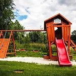Letniskowe Nad Jeziorem Lesnianskim 度假居 *