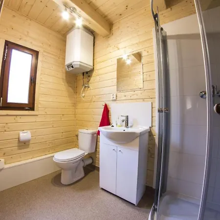 Letniskowe Nad Jeziorem Lesnianskim Hébergement de vacances